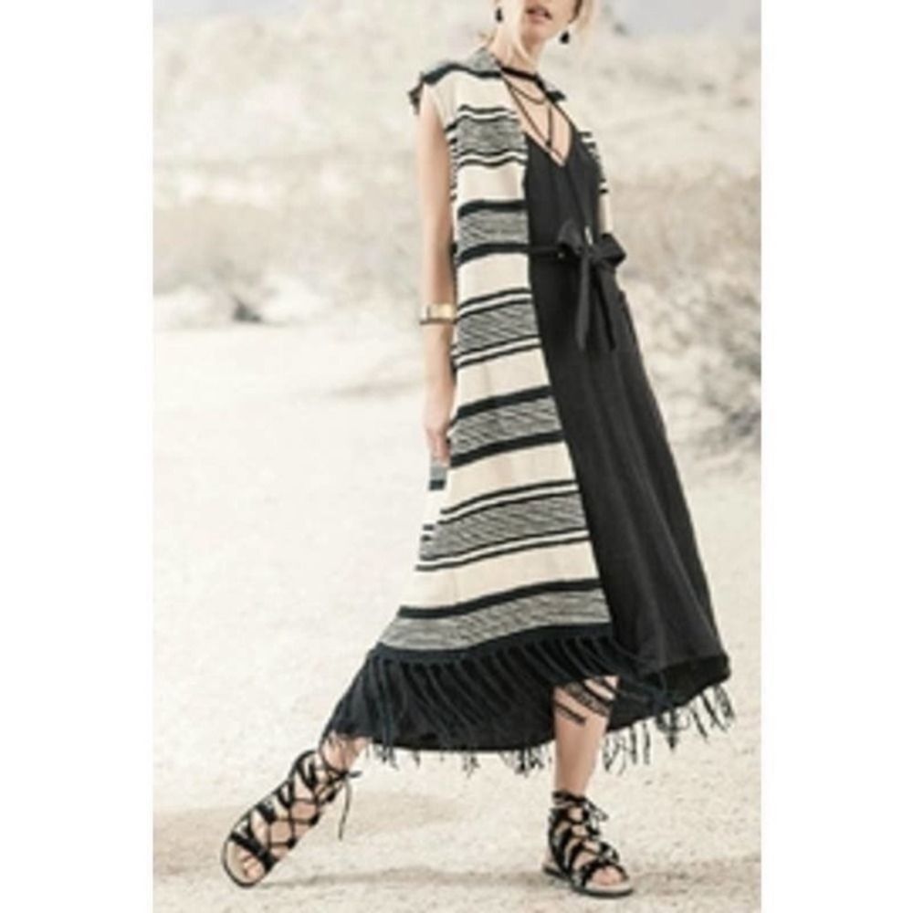 Moon River Long Vest Sweater‎ Size M Beige Black Striped Knit Fringe Hem Boho